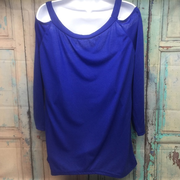 ❤️ Cold Shoulder Long Sleeve Top - Picture 2 of 3